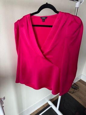 Express fuchsia blouse features puff sleeves size Medium